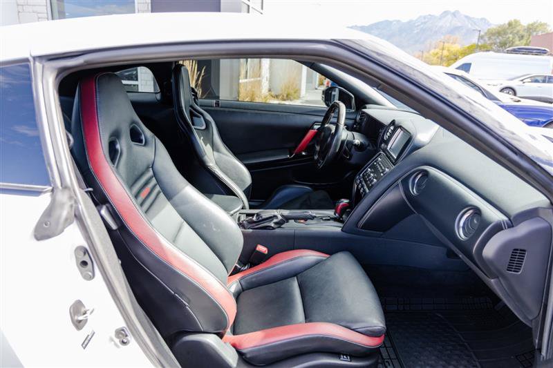 Used 2015 Nissan GT-R Black Edition AWD/4WD image 31
