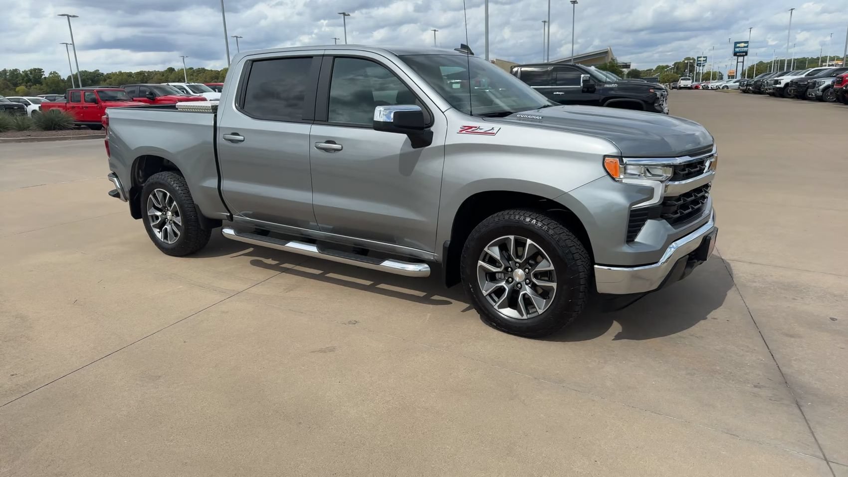 Used 2025 Chevrolet Silverado 1500 LT w/ Z71 Off-Road Package AWD/4WD image 3