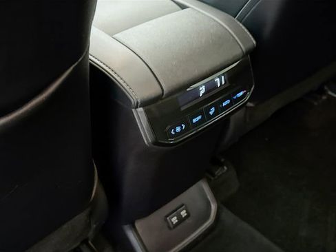 Used 2021 Toyota Highlander XLE image 25