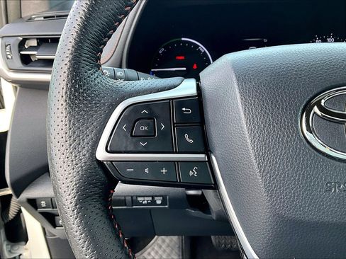 Used 2021 Toyota Sienna XSE w/ XSE Plus Package image 11