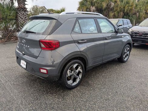Used 2025 Hyundai Venue SEL image 4