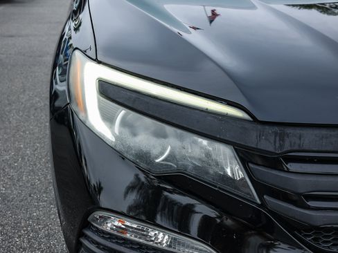 Certified 2017 Honda Pilot Touring image 14