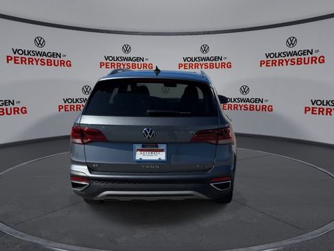 Used 2024 Volkswagen Taos SE w/ Panoramic Sunroof Package image 7