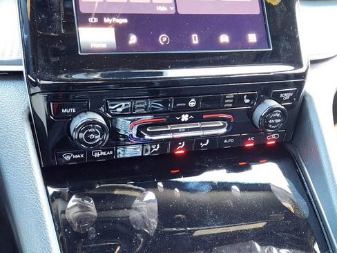 New 2025 Jeep Grand Cherokee L Altitude image 14