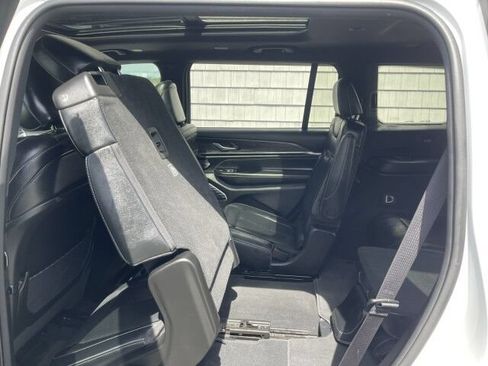 Used 2023 Jeep Grand Cherokee L Overland AWD/4WD image 17