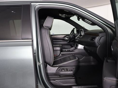 Used 2023 Chevrolet Suburban Premier image 32