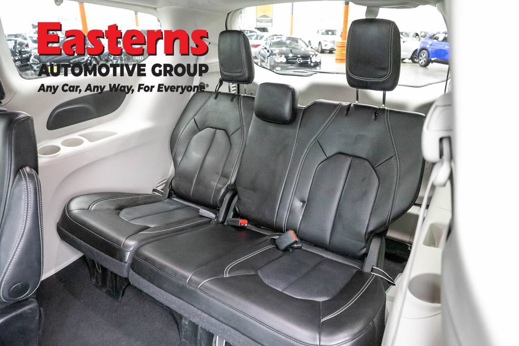 Used 2023 Chrysler Pacifica Touring-L FWD image 24