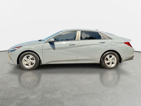 Used 2021 Hyundai Elantra SE FWD image 4