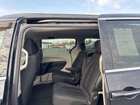 Used 2019 Chrysler Pacifica Touring Plus w/ Cold Weather Group image 9