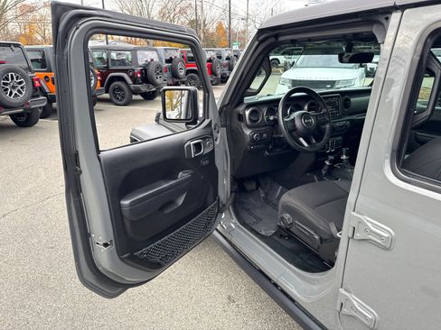 Used 2023 Jeep Wrangler Unlimited w/ Cold Weather Group image 11
