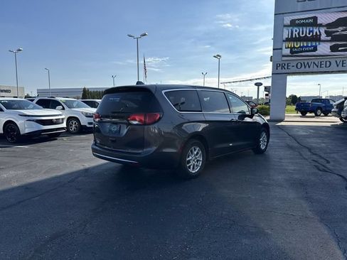 Used 2017 Chrysler Pacifica Touring Plus FWD image 5