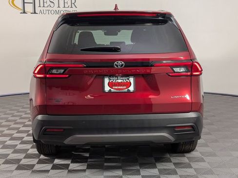 Used 2025 Toyota Grand Highlander FWD image 6