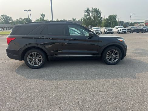 Used 2021 Ford Explorer XLT w/ Equipment Group 202A image 2