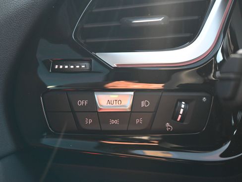 Used 2025 BMW Z4 M40i w/ Premium Package image 34