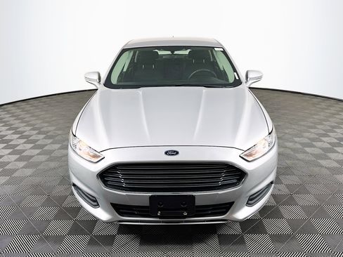 Used 2016 Ford Fusion SE image 2