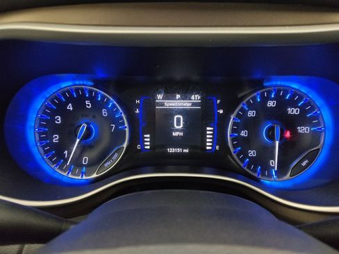 Used 2021 Chrysler Voyager Lxi image 23