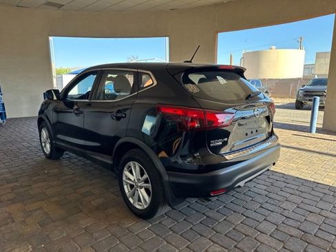 Used 2017 Nissan Rogue Sport S w/ S Appearance Package FWD image 2