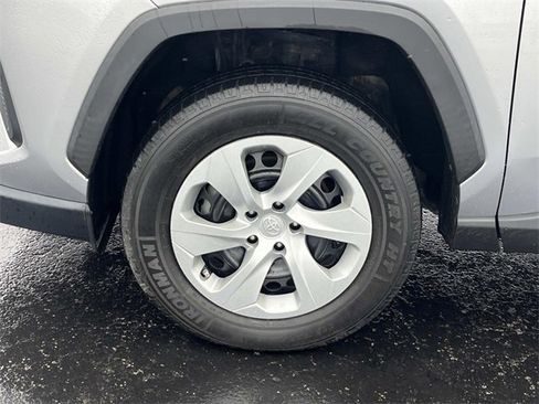 Used 2020 Toyota RAV4 LE image 10