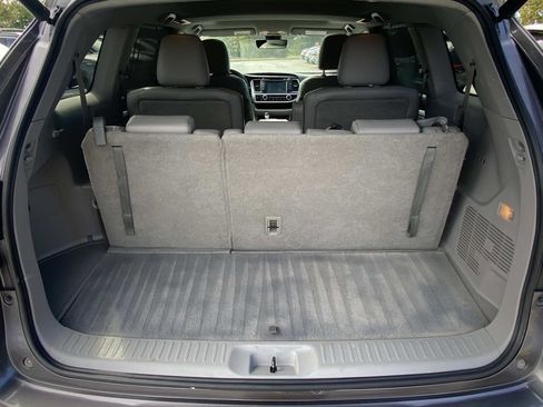 Used 2019 Toyota Highlander XLE image 8
