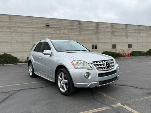 Used 2010 Mercedes-Benz ML 550 4MATIC image 3
