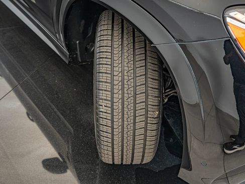 Used 2025 Mercedes-Benz GLE 350 4MATIC w/ AMG Line Exterior image 43