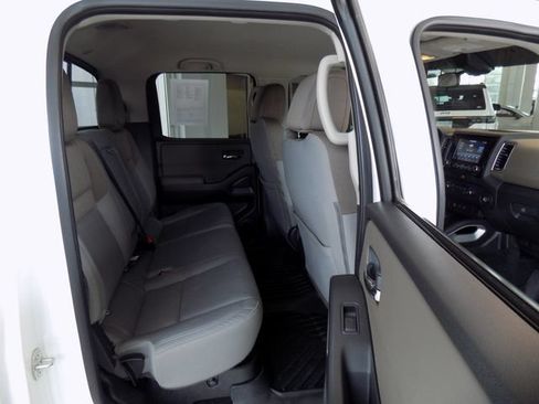 Used 2022 Nissan Frontier SV w/ Technology Package RWD image 28