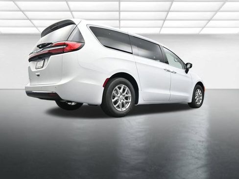 New 2026 Chrysler Pacifica Select image 24