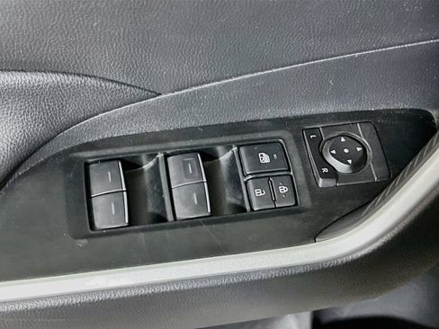 Certified 2025 Toyota RAV4 XLE AWD/4WD image 16