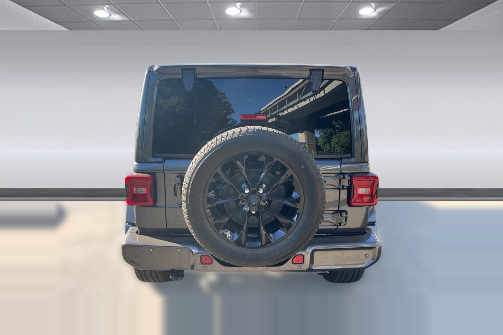 Used 2021 Jeep Wrangler Unlimited Sahara AWD/4WD image 2