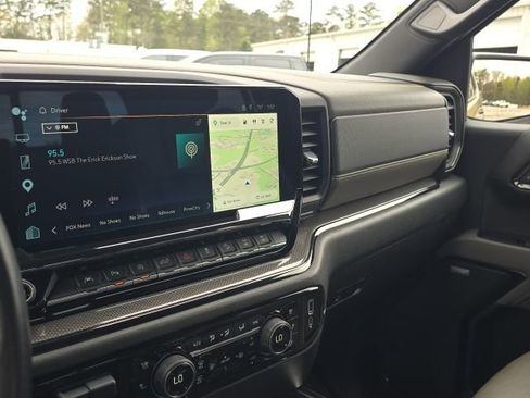 Used 2022 Chevrolet Silverado 1500 ZR2 w/ Technology Package image 31