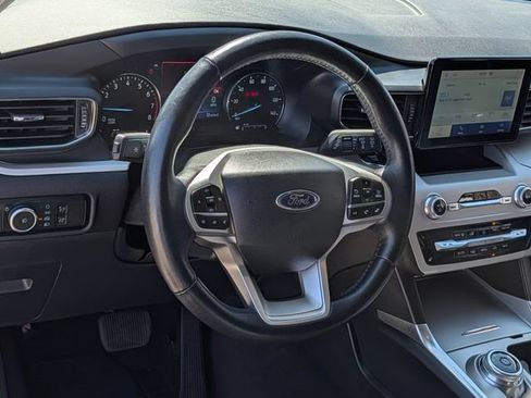 Used 2024 Ford Explorer XLT w/ Equipment Group 202A RWD image 19