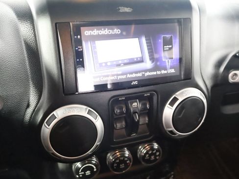 Used 2014 Jeep Wrangler Unlimited Sahara w/ Max Tow Package AWD/4WD image 38