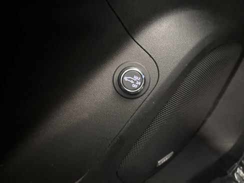 Used 2023 GMC Acadia SLE w/ Driver Convenience Package image 28