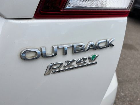 Used 2017 Subaru Outback 2.5i Premium image 25