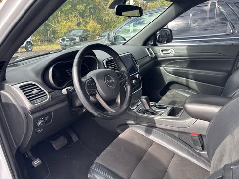 Certified 2021 Jeep Grand Cherokee Laredo X image 16