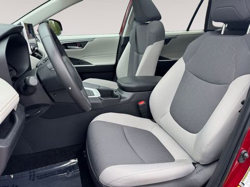 Used 2024 Toyota RAV4 XLE w/ Convenience Package image 9