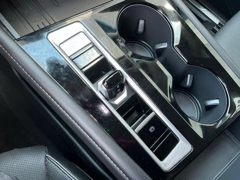 Used 2025 Volkswagen Atlas SE FWD image 19