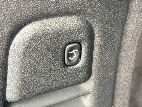 Used 2020 Dodge Durango SRT w/ Technology Group AWD/4WD image 19