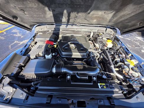 Used 2018 Jeep Wrangler Unlimited Sahara image 32