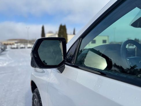 Used 2023 Chevrolet Tahoe Z71 w/ Luxury Package image 13