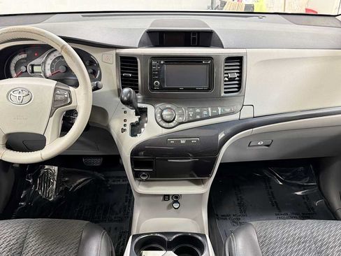 Used 2014 Toyota Sienna SE FWD image 28