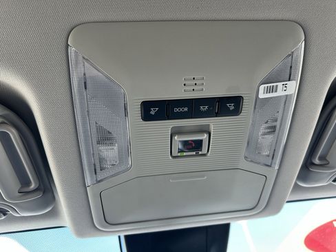 Certified 2025 Toyota RAV4 XLE AWD/4WD image 33