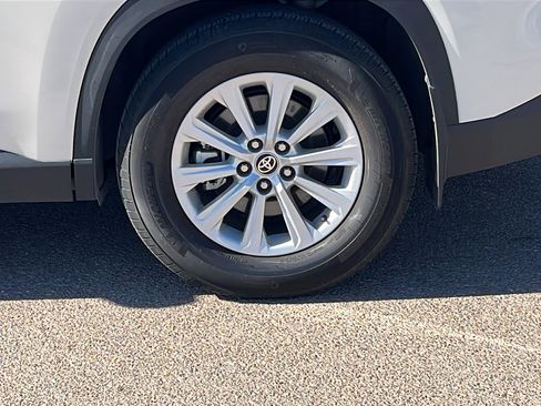 Used 2024 Toyota Grand Highlander XLE image 5