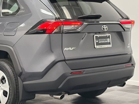 Used 2023 Toyota RAV4 LE AWD/4WD image 6