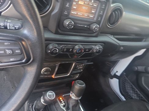Used 2021 Jeep Gladiator Sport w/ Trailer Tow Package AWD/4WD image 8