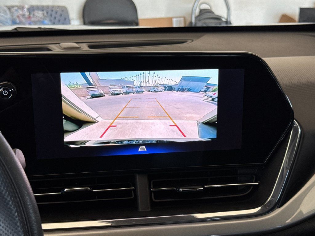 Used 2025 Chevrolet Trax LT FWD image 18