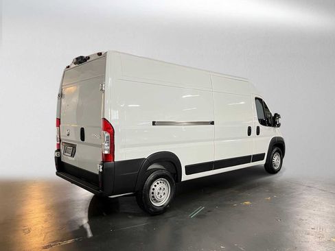 Used 2024 RAM ProMaster 2500 w/ Convenience Group FWD image 3