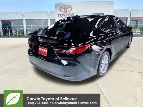 Used 2025 Toyota Camry LE image 10