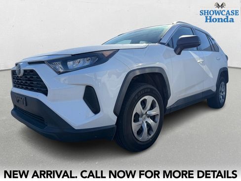 Used 2021 Toyota RAV4 LE image 2