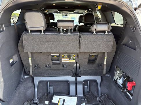 Used 2025 Toyota Sienna Limited AWD/4WD image 22